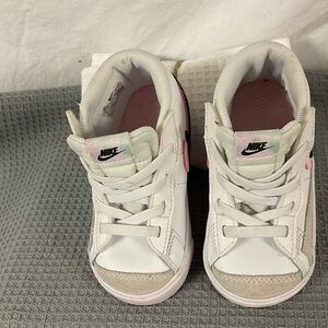 Nike Kids White Sneakers with Pink and black Highlights